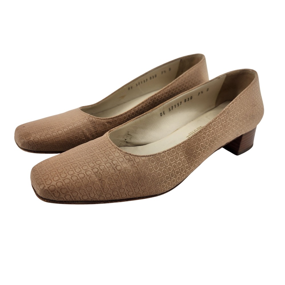 Vintage Salvatore Ferragamo Boutique Pumps 7.5B Beige Monogram Italy